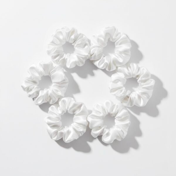 WHITE SCRUNCHIES